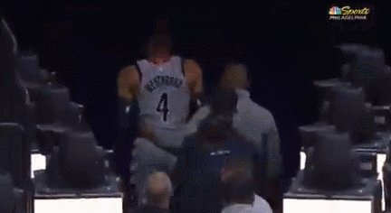 开云体育官网-韦少离场遭爆米花浇头 奥本山悲剧险在费城重演